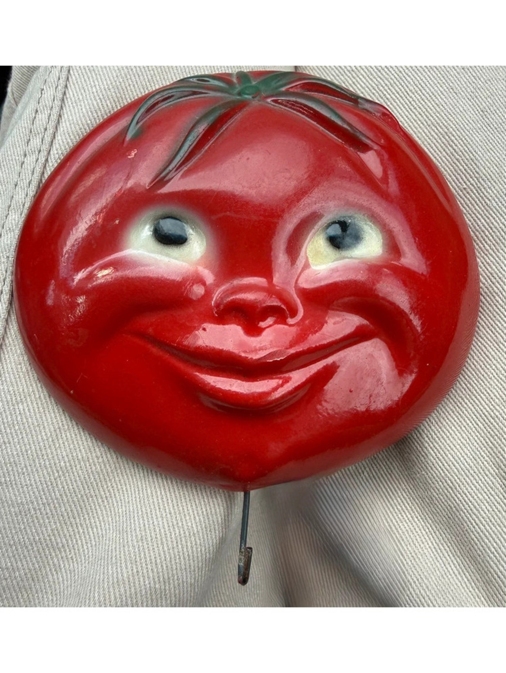 Vintage Anthropomorphic Smiling Tomato Chalkware Wall Plaque Hook Retro Kitchen